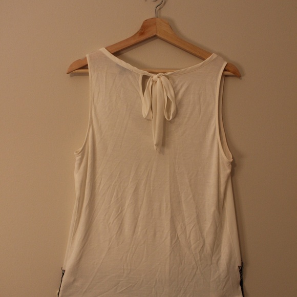 White tank top with black lace trim and bow - Picture 3 of 3